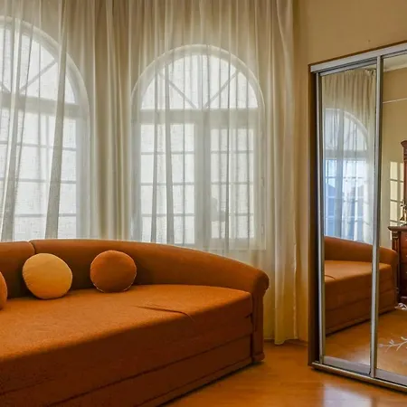 White House Apartment *
